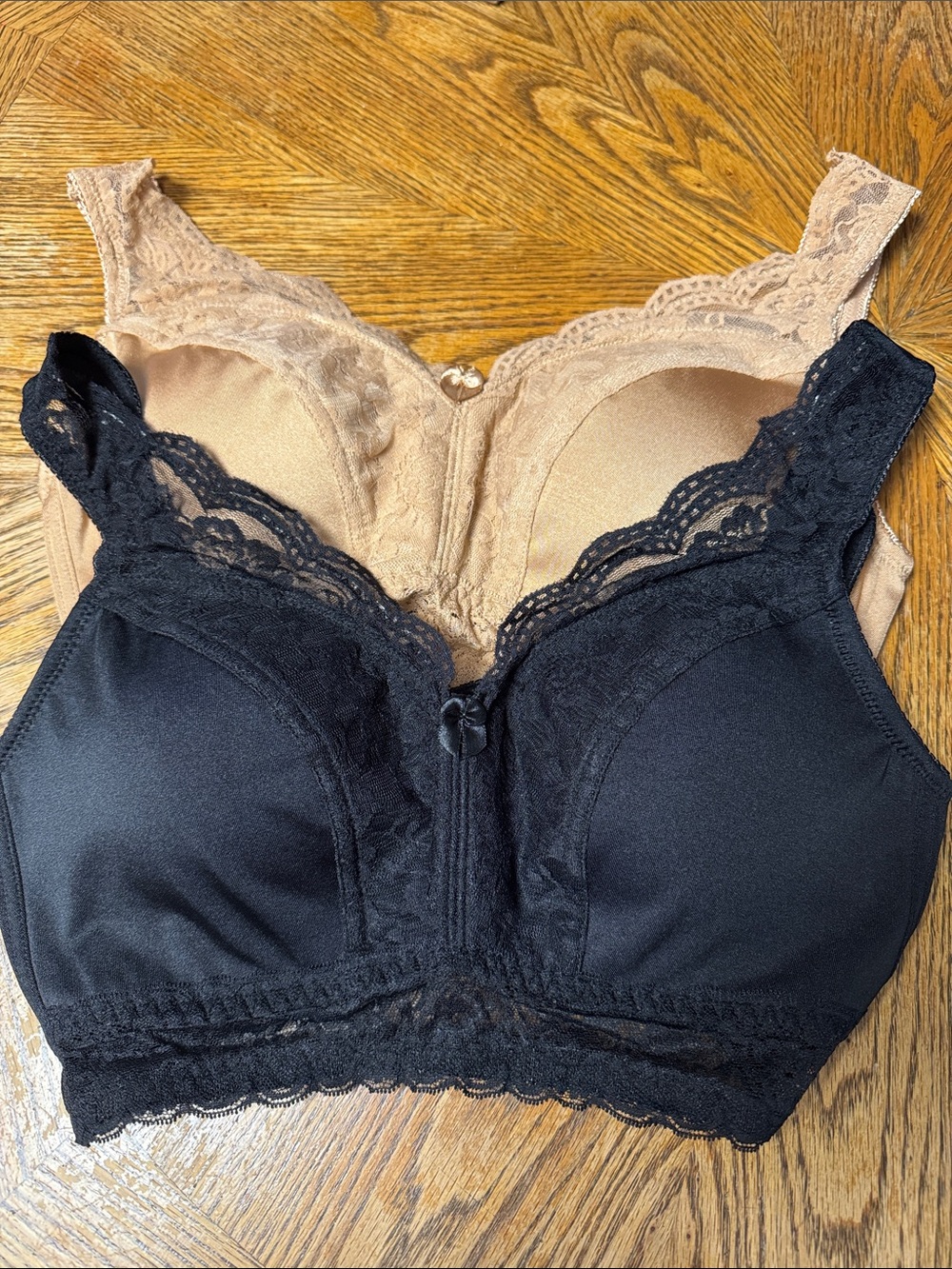Rhonda Shear BUNDLE NWOT L padded slip over comfy straps lace top Bras